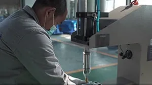 ماكينة تجميع الالواح المعدنية بالكبس