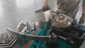 ماكينة تشكيل أكواع مجاري الهواء الهيدروليكية HRE-1250